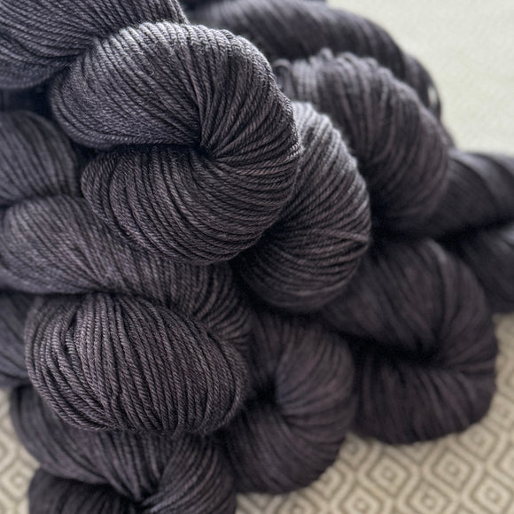Luxe Yarn - Black Semi Solid