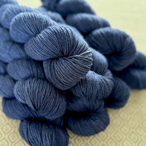 Luxe Yarn - Navy Semi Solid