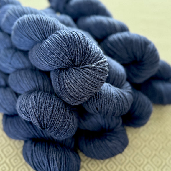 Luxe Yarn - Navy Semi Solid