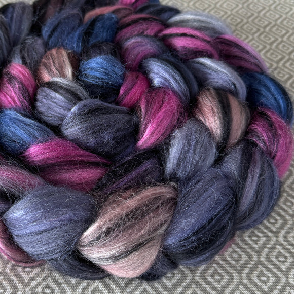 Polwarth Black Bamboo Silk Roving - Morning Glory