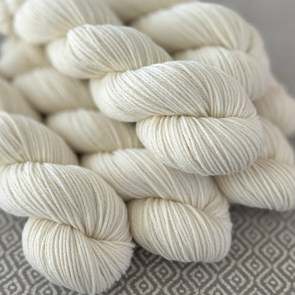 Merino Wool Thread Heartland Worsted Weight Organic Merino Yarn - Natural – Greenwood ...