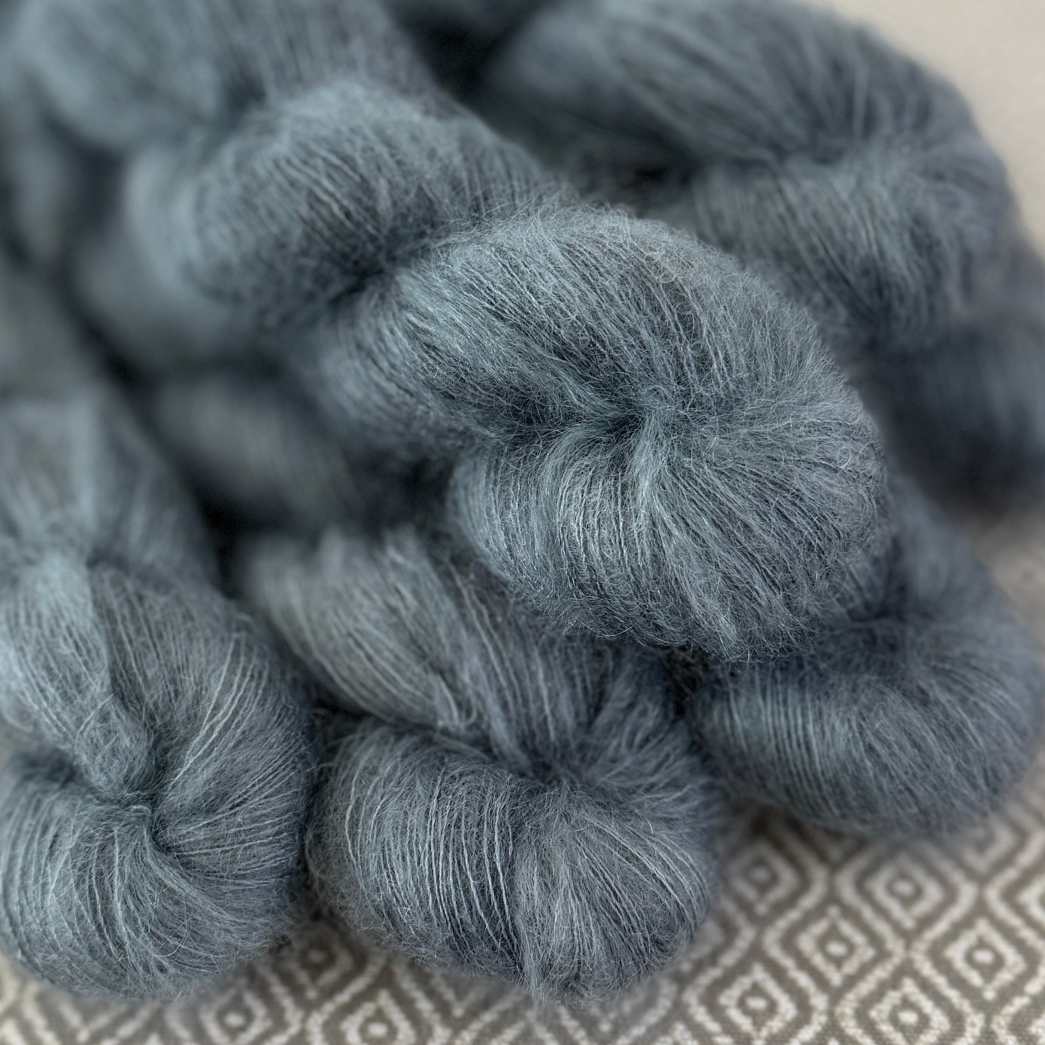 【新品】Fluffy Yarn プルオーバー Fine Fluff Yarn - Steel Semi Solid – Greenwood Fiberworks