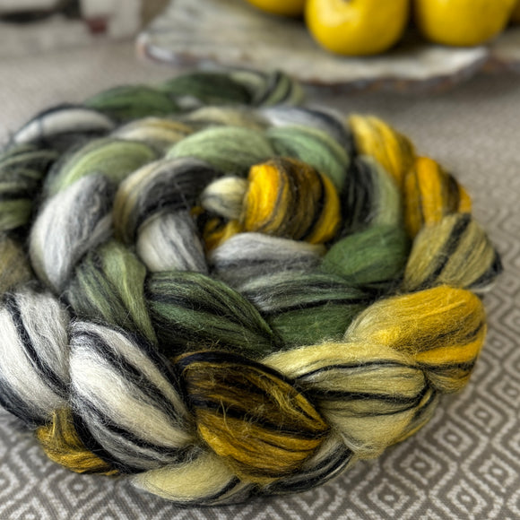 Polwarth Black Bamboo Silk Roving - Daisy