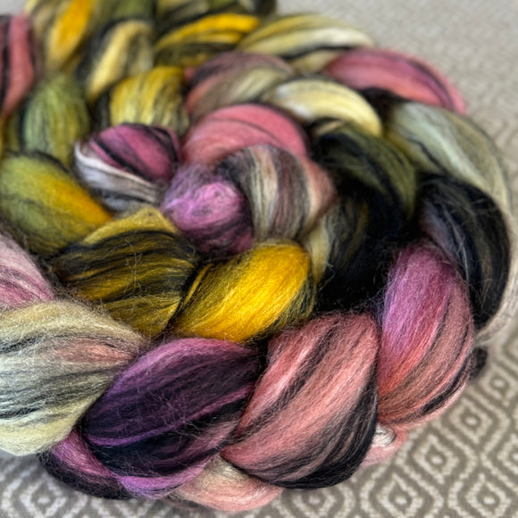 Polwarth Black Bamboo Silk Roving - Daffodil