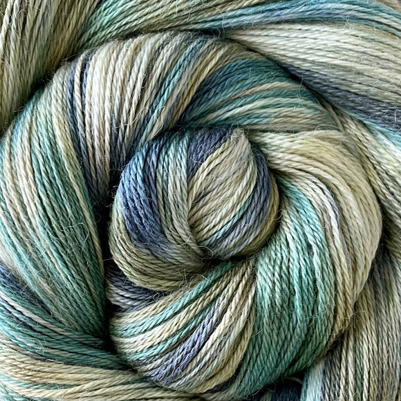  FREEASYFAR Wool Blend Airy Yarn, Super Soft Variegated Yarn for  Knitting and Crochet,8% Wool,8% Nylon,39% Acrylic and 45% Polyester,2  Skeins, 200g/700yds (Meadow Greens)